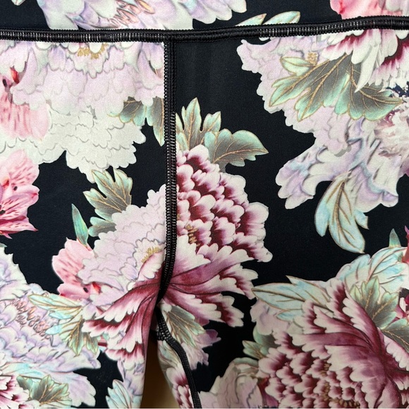 Athleta Run Free Pink Black Floral 7/8 Leggings Running Yoga Sz M - Picture 2 of 8